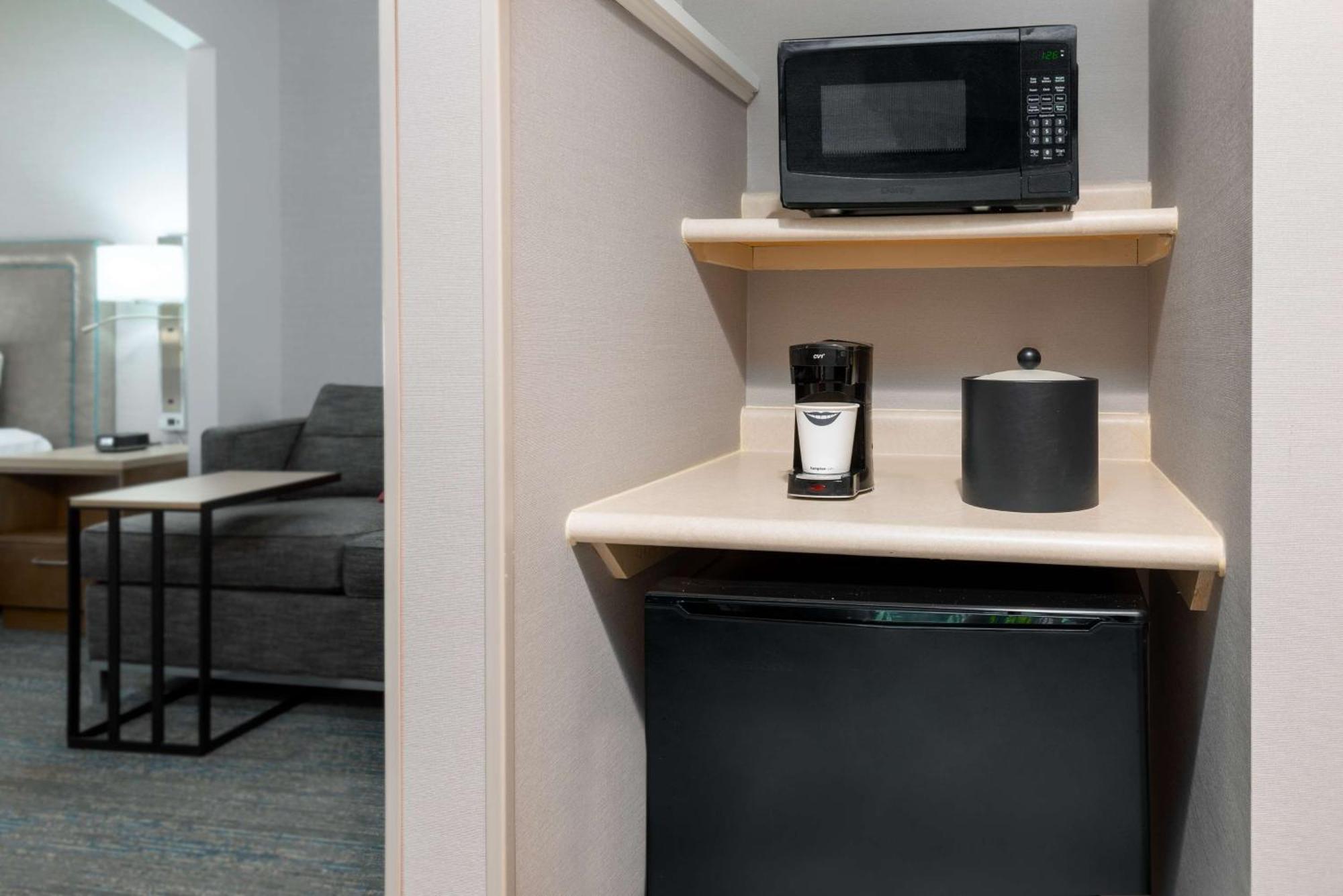 Hampton Inn Boston Bedford Burlington Билерика Екстериор снимка